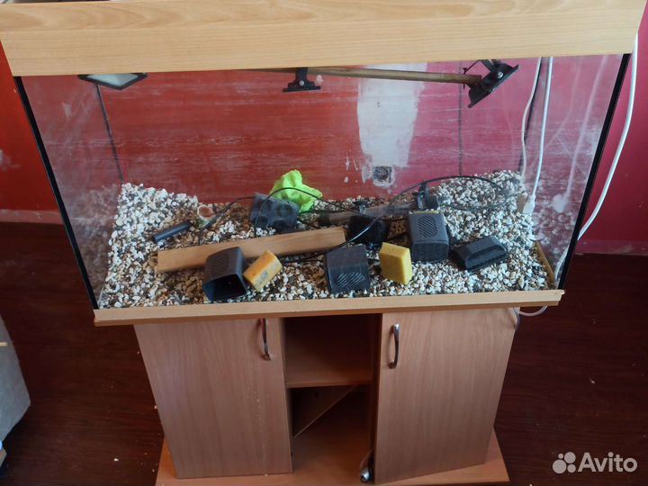 Аквариум на тумбе