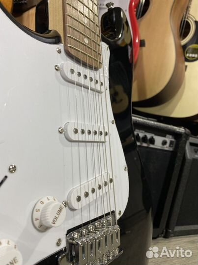 Caraya E200LF-BK для левши электрогитара