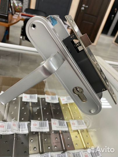 Замок врезной Apecs 1026/60