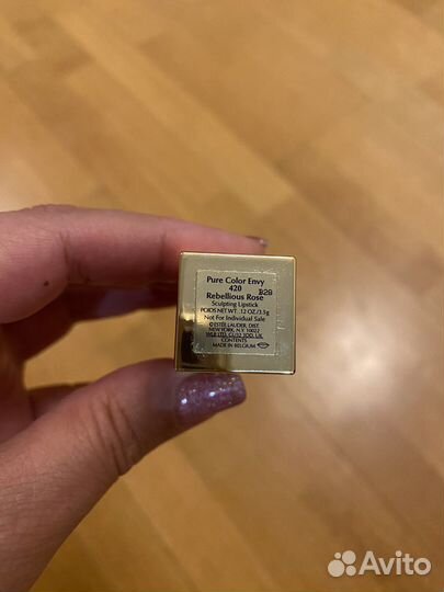 Помада люксовой марки “estee lauder”