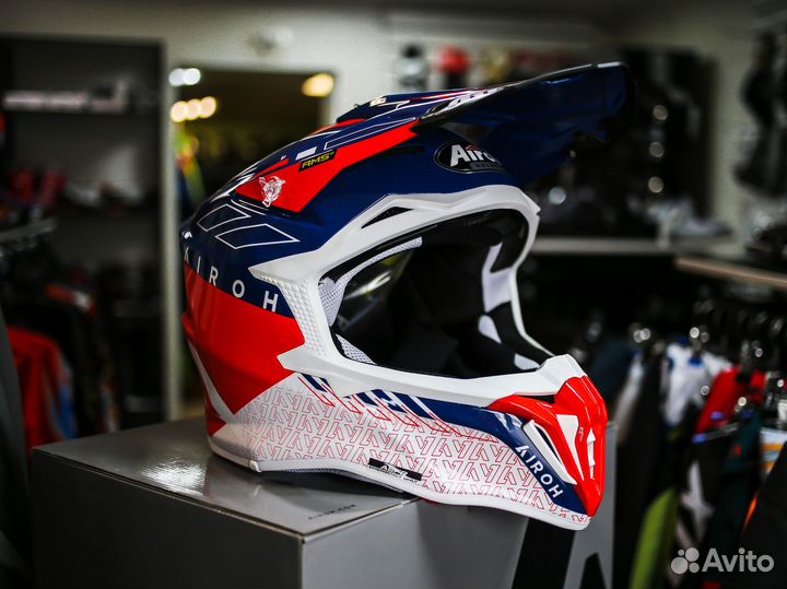 Мотошлем Airoh strycker skin red gloss