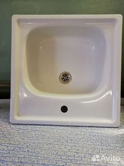 Кухонная мойка размер 50х50, белая