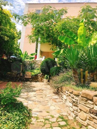 Комната 50 м², 1/2 эт.