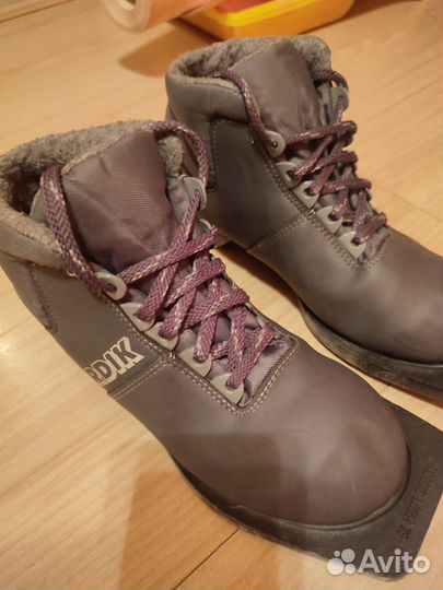 Лыжные ботинки