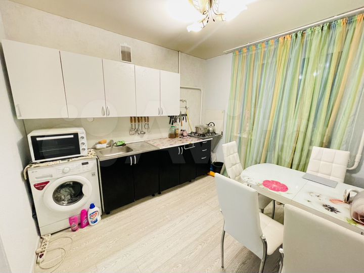 2-к. квартира, 52 м², 1/4 эт.