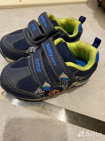 Детские кроссовки