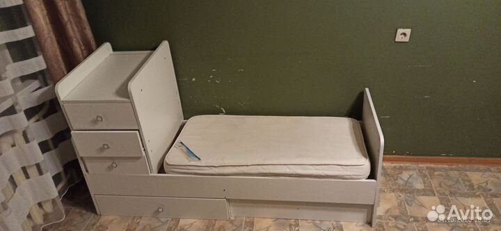 Детская кроватка