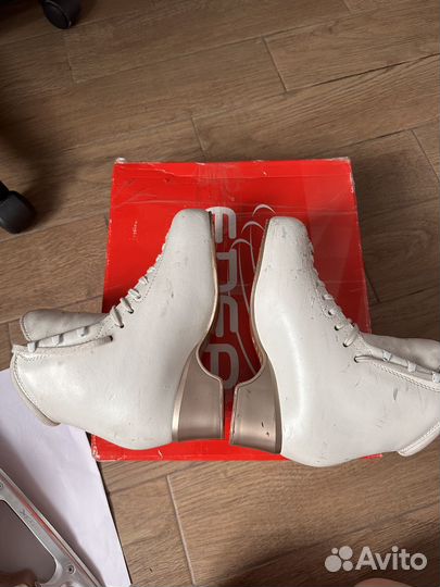 Фигурные ботинки коньки edea chorus 230