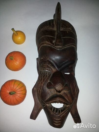 Маска африканская красного дерева