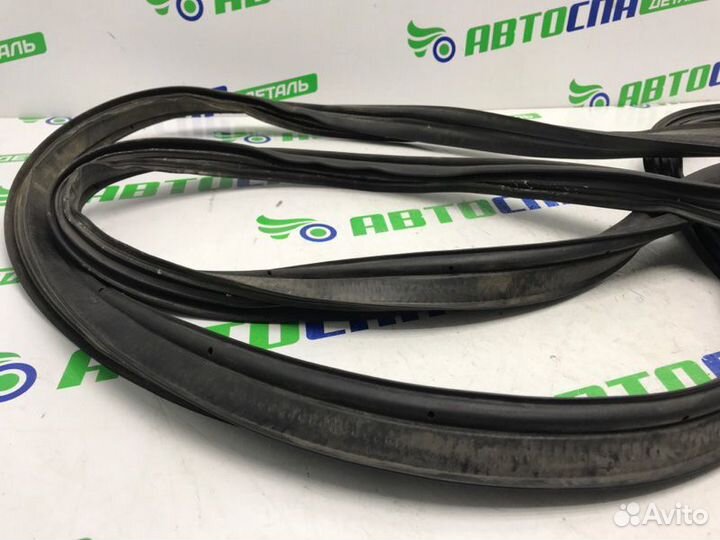 Уплотнитель двери багажника задний Mazda Cx-9