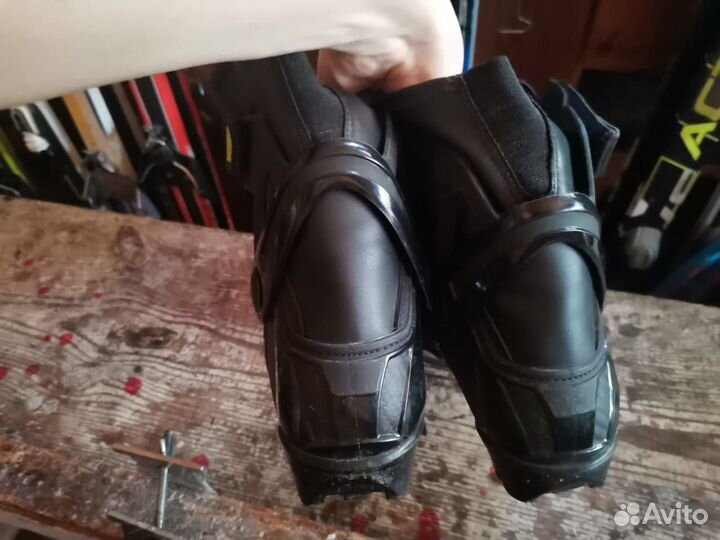 Лыжные ботинки коньковые