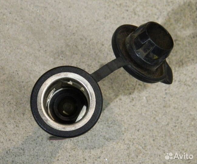 Гнездо прикуривателя Ford Escape 1