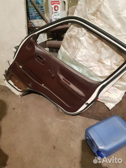 Двери передние toyota hiace 91 год