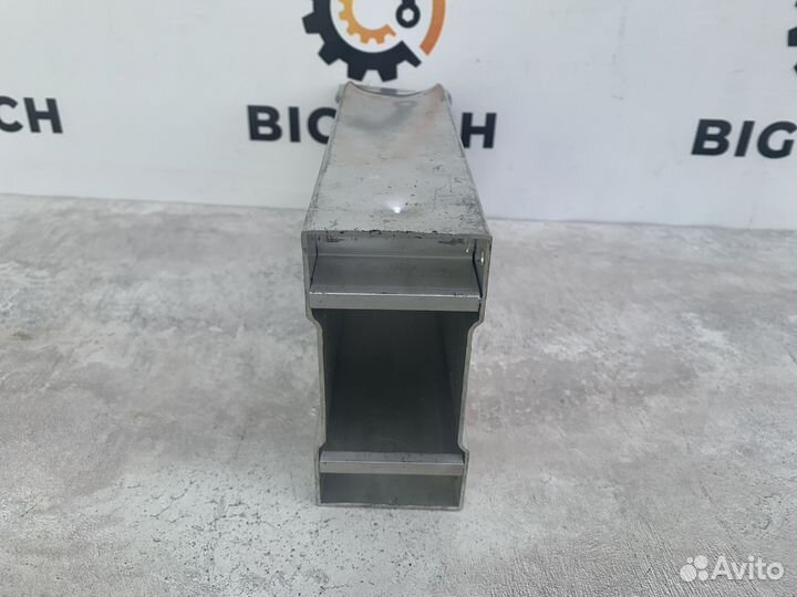 Кронштейн бампера Mercedes W212 A2126200695