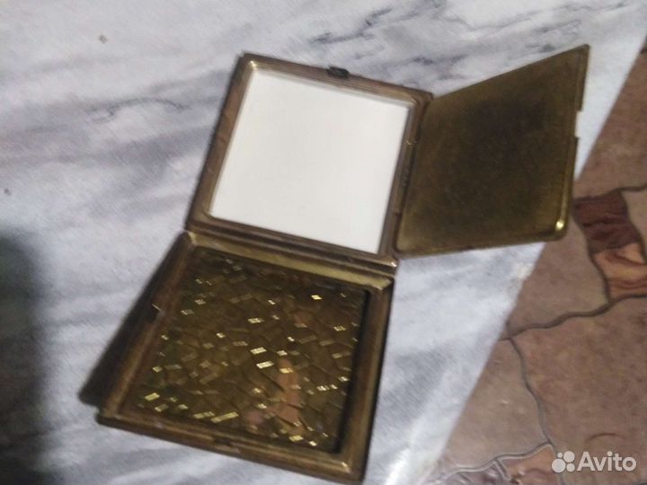 Пудренница старая латунь