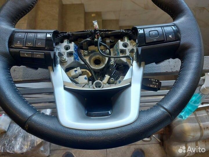 Руль Toyota Fortuner внедорожник 2.8 2019
