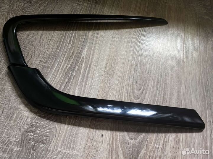 Накладки на молдинги переднего бампера LADA vesta