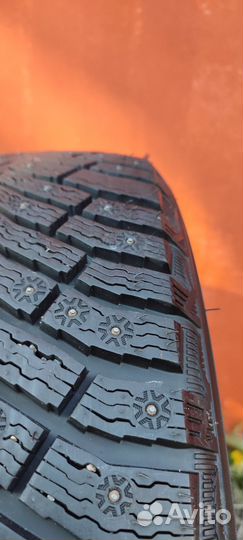 Michelin X-Ice North 4 215/55 R18 99T