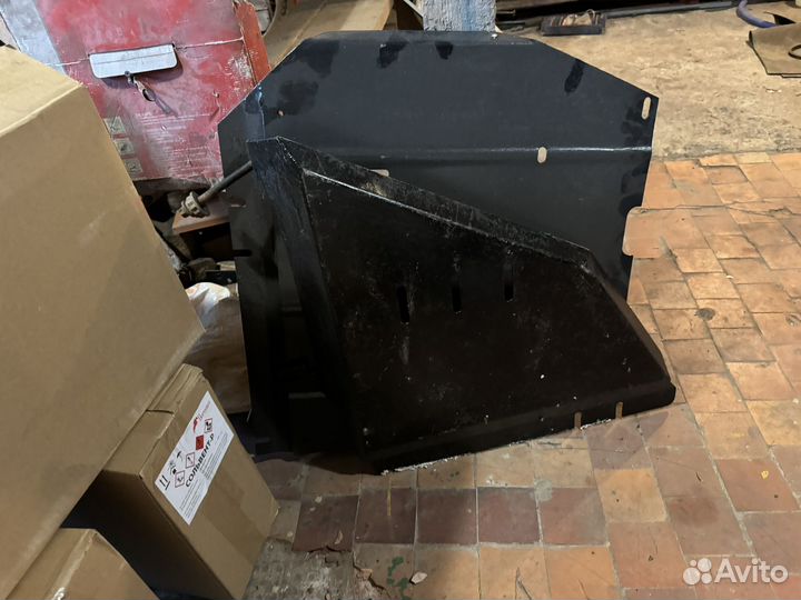 Защита бака toyota hilux