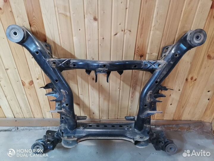 Задний подрамник Volkswagen Touareg