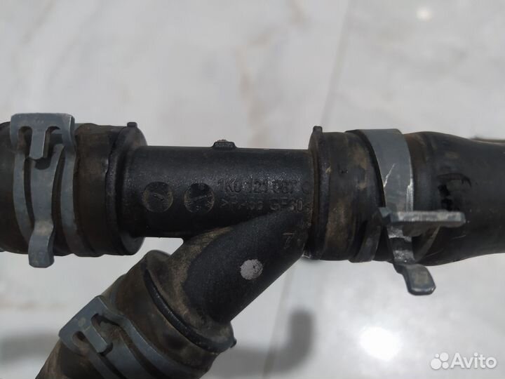 Фланец тройник системы охлаждения Skoda Octavia A7