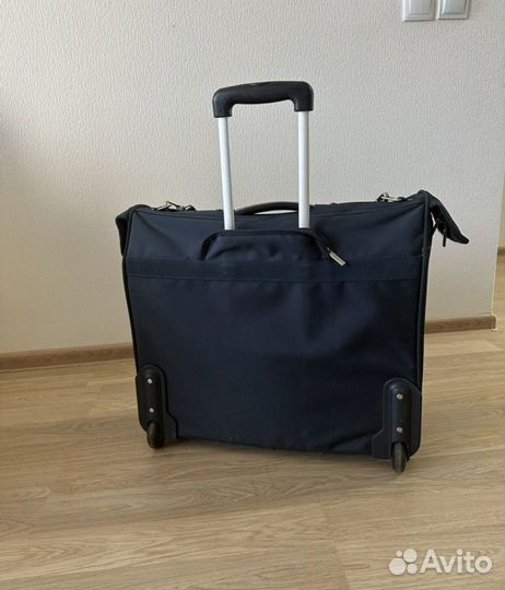Чемодан на колесах