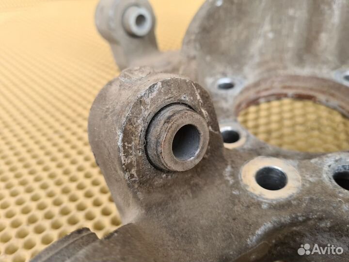 Кулак задний левый Infiniti M25 M37 Q70 Y51