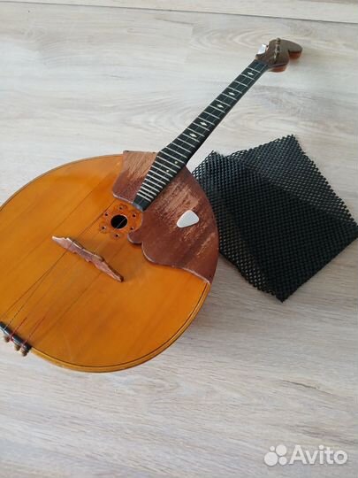 Домра малая трехструнная