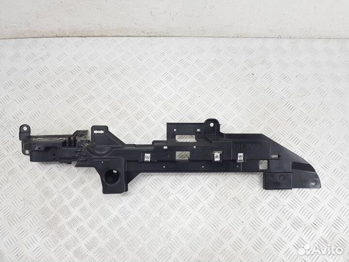 J8A245530A Пластик багажника Land-Rover Range Rov