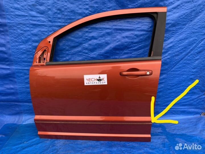 Молдинг передней двери Dodge Caliber SXT