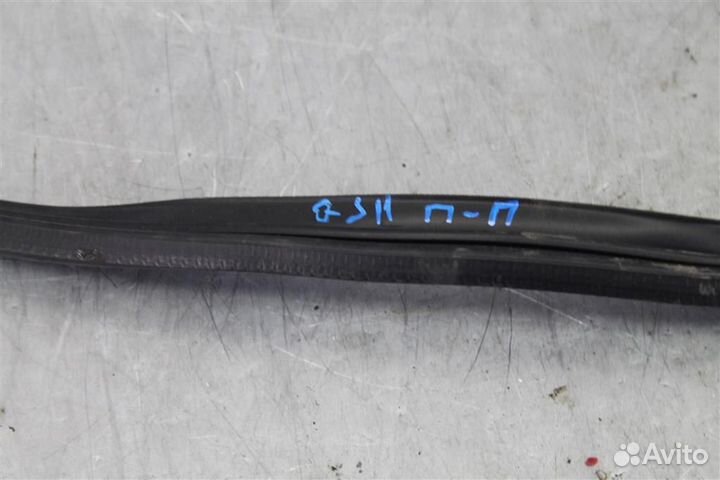 Уплотнитель стекла двери передней правой Nissan Q