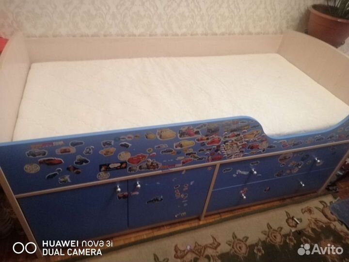 Кроватка с новым матрасом. Новая