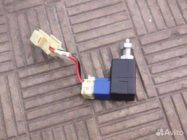 Датчик стоп сигнала Hyundai i30 2007-2012год