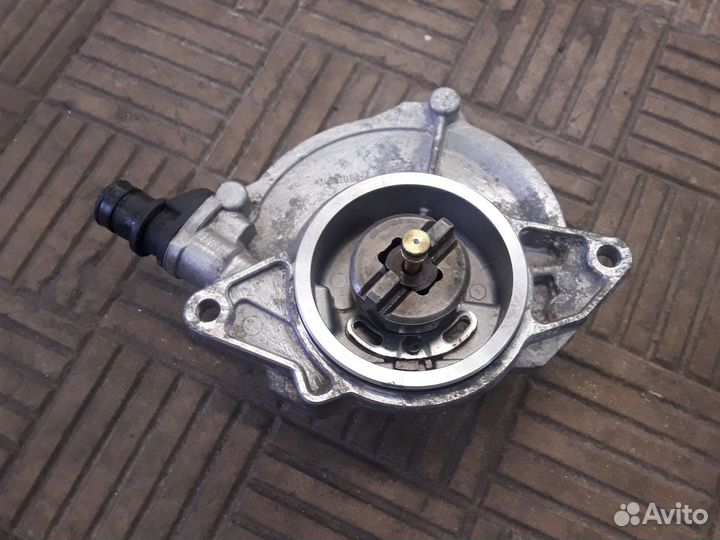 Насос вакуумный Porsche cayenne 958 3.0tdi CAS