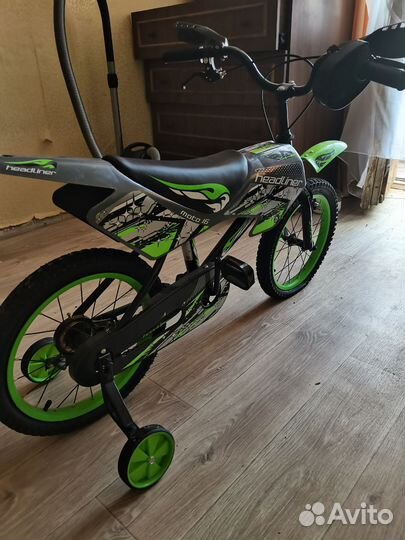 Детский велосипед в виде мотоцикла