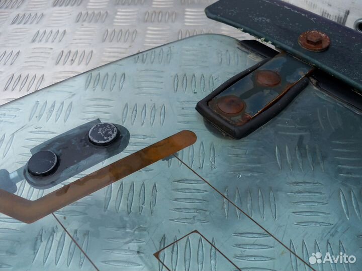 Стекло заднее Nissan Patrol K160 / K260 92г