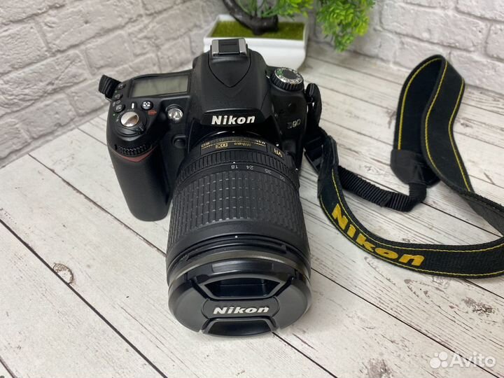 Зеркальный фотоаппарат Nikon D90