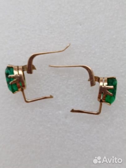 Антикварные золотые серьги с изумрудом