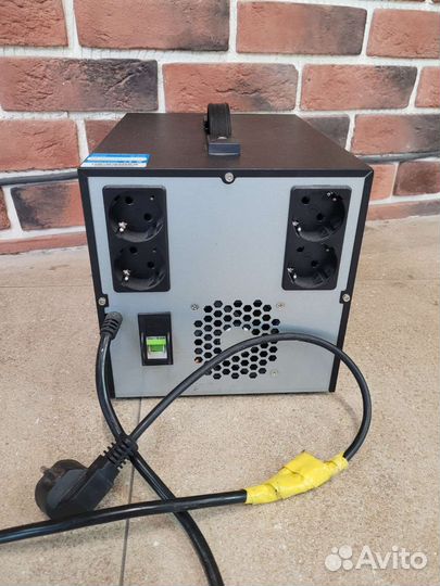 Стабилизатор напряжения Ippon AVR-3000