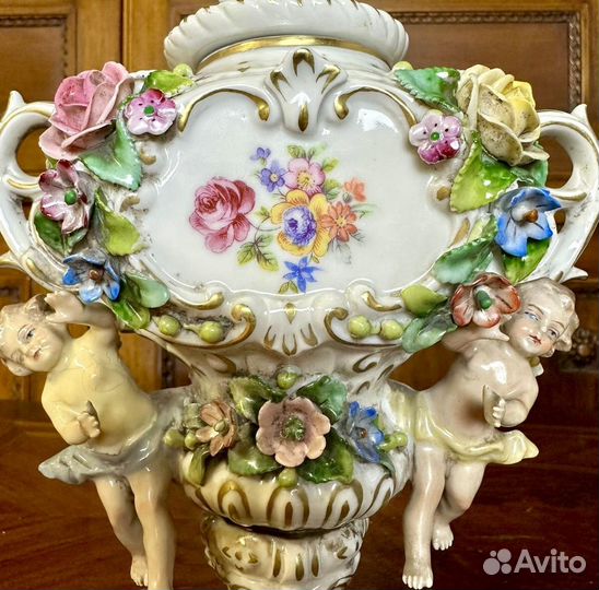 Антикварные вазы Capodimonte ароматницы, фарфор