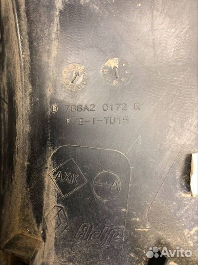 Накладка на заднее правое крыло Renault Sandero