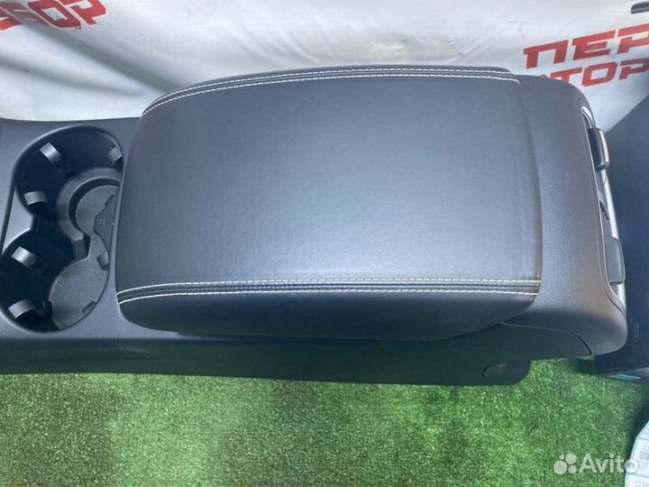 Консоль центральная Audi Q5 2012