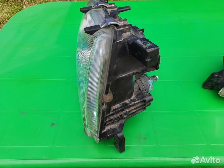 Фары передние ниссан патрол Y61. Оригинал