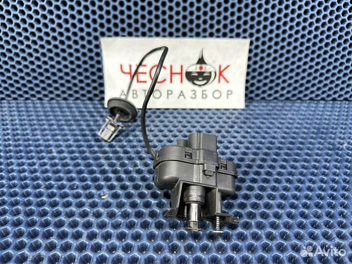 Моторчик лючка бензобака VW Tiguan/Тигуан