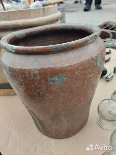 Большой глиняный горшок