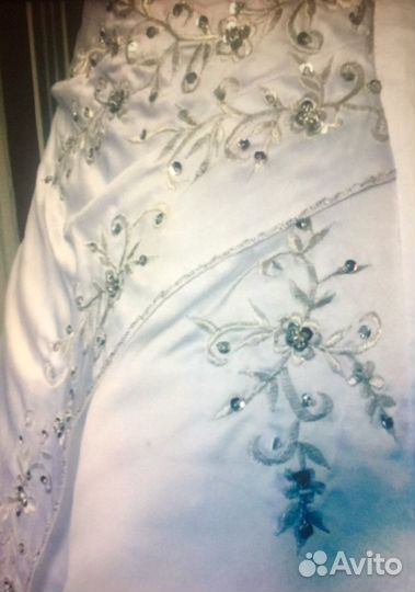 Свадебное платье со шлейфом