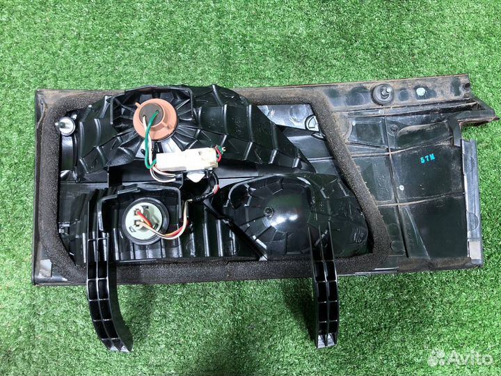 Фонарь внутренний задний правый Toyota Estima