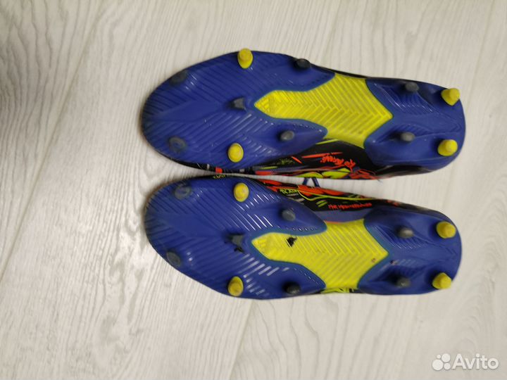 Детские футбольные бутсы