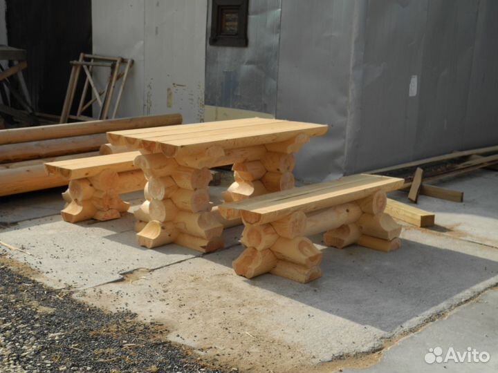 Сруб стола из оцилиндрованного бревна