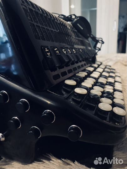 Баян концертный цельнопланочный